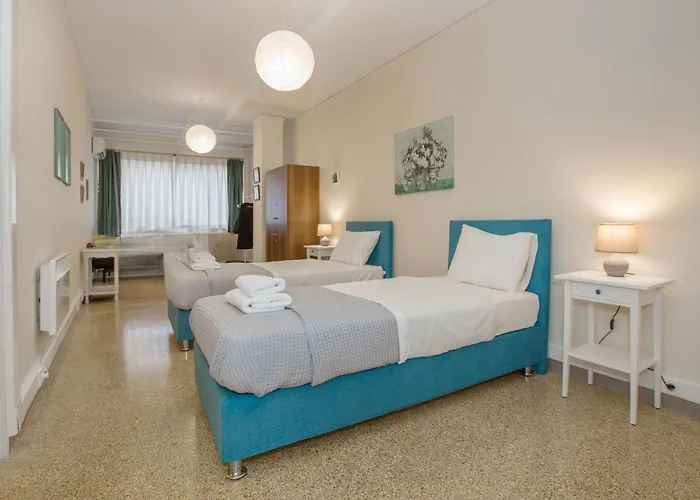 Central Apartment On Pedestrian Street By Ghh